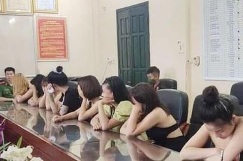8 gái xinh 'mở tiệc thác loạn' cùng cùng 9 thanh niên tại quán karaoke