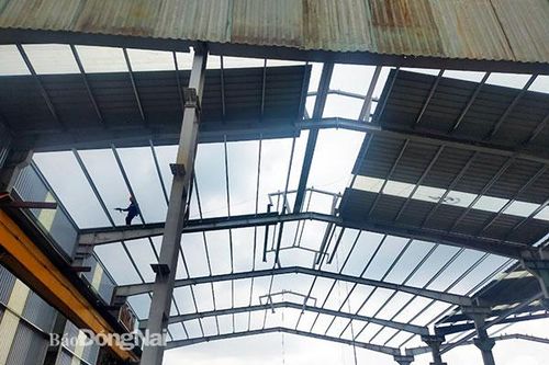 Buộc tháo dỡ 50% nhà xưởng xây trái phép, chủ đầu tư bất ngờ khóa cổng