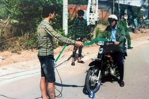 Bắt nhóm côn đồ tuổi teen chuyên dùng kiếm, rựa 'xin đểu'