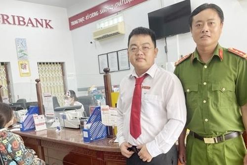 Đại úy Công an cùng nhân viên ngân hàng kịp thời ngăn chặn vụ lừa đảo chuyển tiền