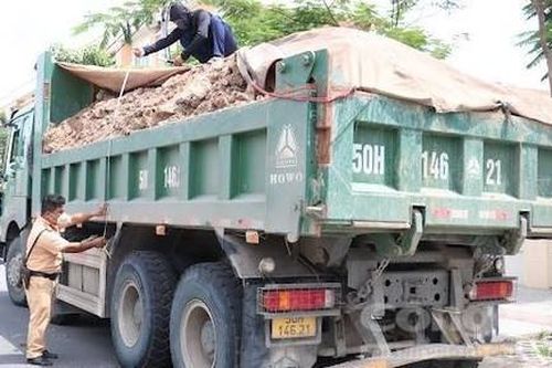 14 xe 'hổ vồ' quá tải qua mặt CSGT Công an TPHCM bất thành