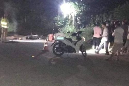 3 anh em ruột đi xe đạp điện bị tai nạn, em gái tử vong