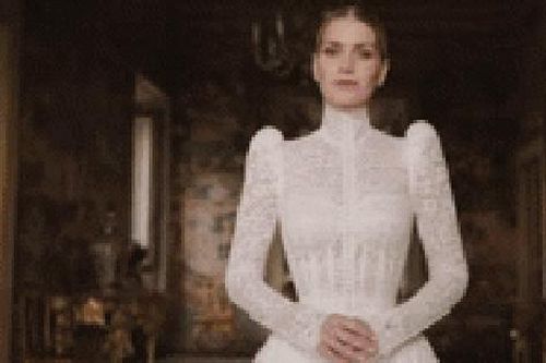 Cháu gái Công nương Diana chia sẻ loạt khoảnh khắc tuyệt đẹp chưa từng thấy nhân kỷ niệm 1 năm kết hôn với tỷ phú