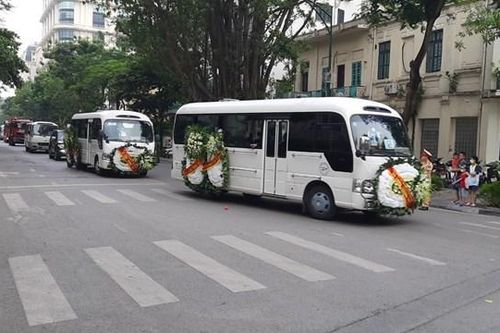 Dòng người lặng lẽ tiễn biệt 3 cán bộ, chiến sĩ hy sinh khi làm nhiệm vụ