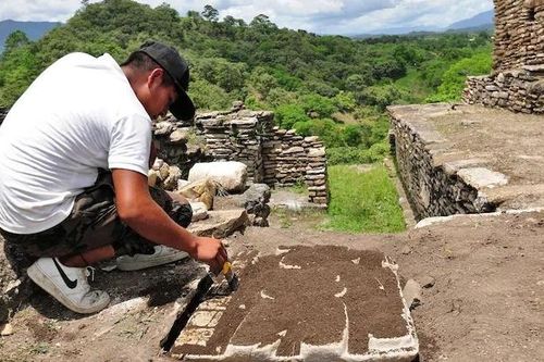 Bí ẩn về món đồ trong hầm mộ của người Maya