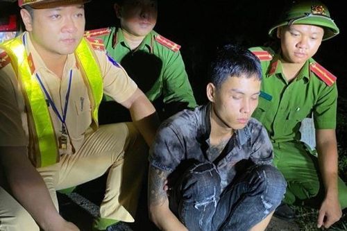 Phát hiện xe taxi vận chuyển 2kg ma túy đá