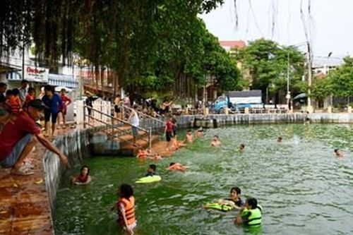 'Bể bơi' thiên nhiên ở làng