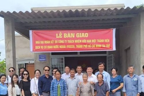 Bàn giao nhà diện chính sách hỗ trợ hộ nghèo tỉnh Tiền Giang và Sóc Trăng