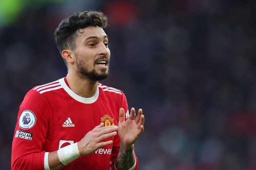 Man United chiêu mộ Huddlestone, chuẩn bị chia tay Alex Telles