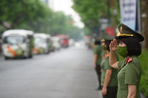 Xúc động người dân, đồng đội chào tiễn biệt 3 liệt sĩ phòng cháy chữa cháy