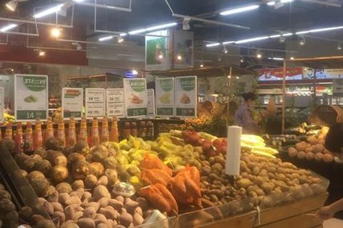 Xăng đã giảm giá 4 lần, sao giá bó rau, miếng thịt chưa giảm?