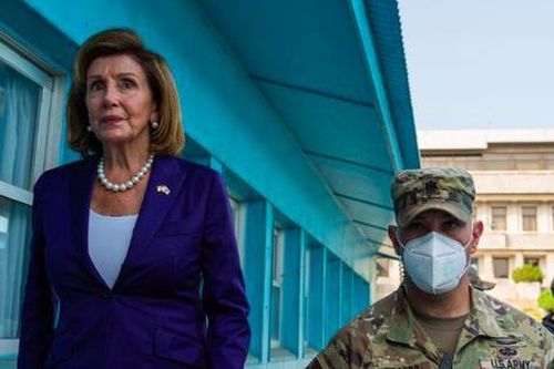 Chủ tịch Hạ viện Mỹ Pelosi thăm Khu phi quân sự Triều Tiên