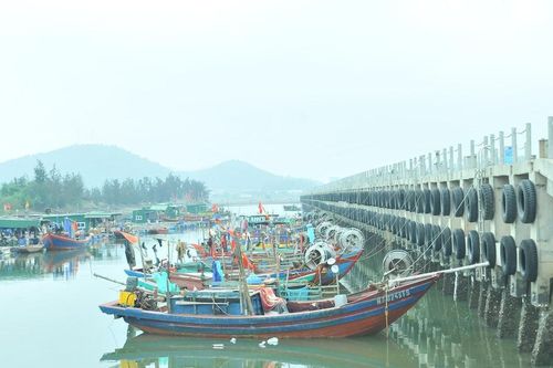Cử tri huyện Nghi Lộc kiến nghị nạo vét luồng lạch dự án Khu neo đậu tàu thuyền tại xã Nghi Quang