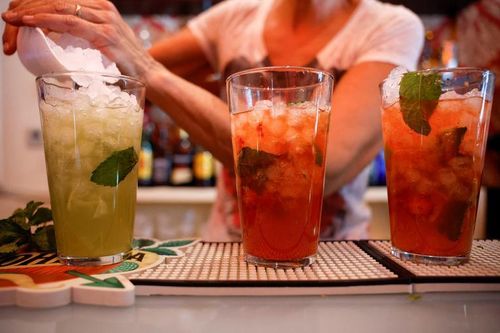 Thị trường Tây Ban Nha 'khát' đá lạnh trong đợt nắng nóng kỷ lục
