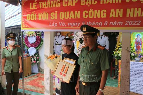 Đại úy Công an hy sinh trong khi làm nhiệm vụ được thăng cấp bậc hàm