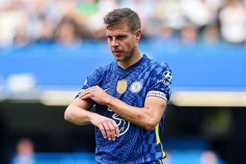 Azpilicueta chọn ở lại Chelsea, không gia nhập Barca