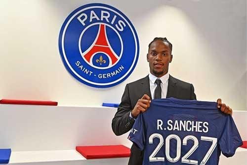 Renato Sanches chính thức làm đồng đội của cả Messi và Ronaldo
