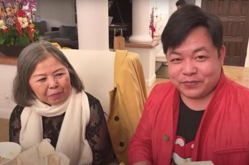 Ca sĩ Quang Lê: 'Mẹ không thúc ép tôi lấy vợ'