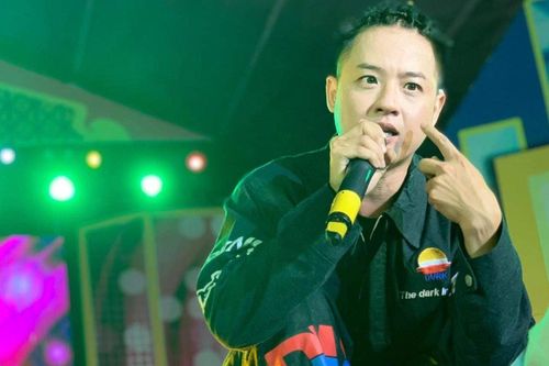 Ngẫu hứng ngân nga một đoạn cải lương, Thanh Duy khiến ai cũng đều bất ngờ trước giọng hát của mình!