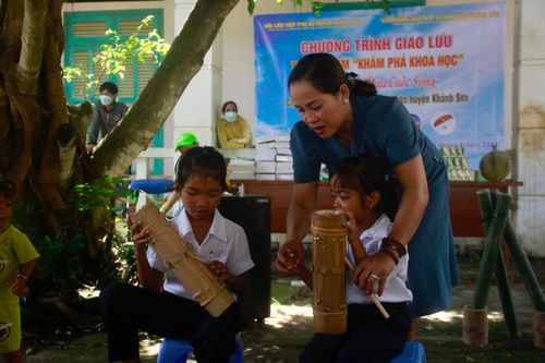 Tổ chức chương trình 'Khám phá khoa học' cho học sinh Khánh Sơn