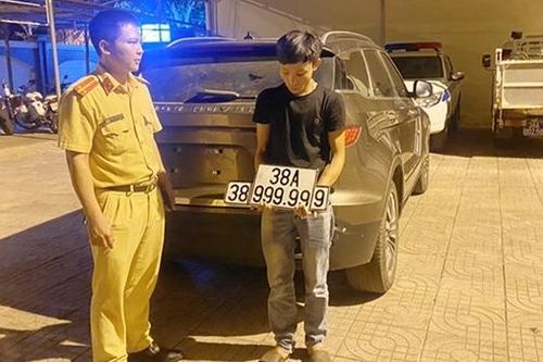 Xe chờ sang tên, mua biển giả 'ngũ quý 9' gắn chạy cho oai