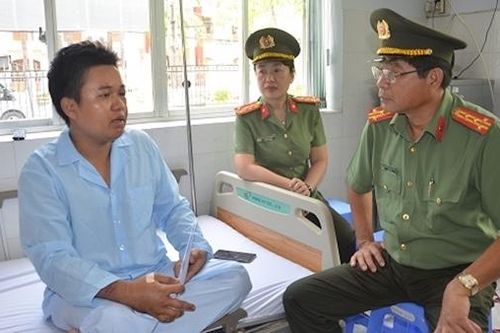 Công an Đồng Tháp thăm cán bộ chiến sĩ bị thương khi làm nhiệm vụ