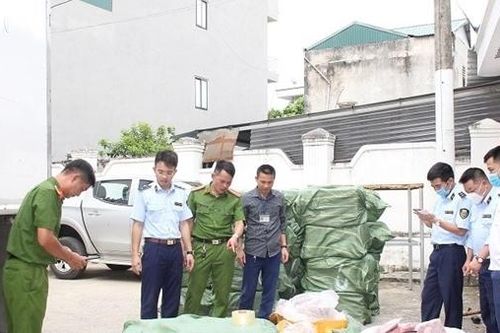 Bắt giữ 1,2 tấn nội tạng lợn không rõ nguồn gốc xuất xứ