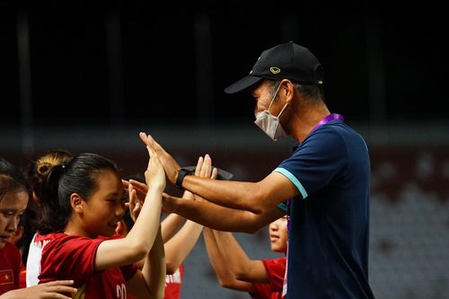 HLV Akira Ijiri nhắn nhủ U18 nữ Việt Nam: 'Nếu có ước mơ, hãy theo đuổi nó'