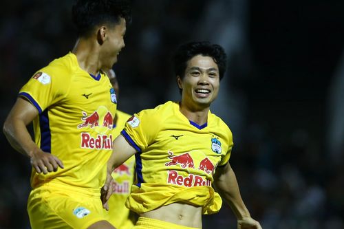 HLV Kiatisak úp mở khả năng Công Phượng đá chính trận HAGL vs Hà Nội FC
