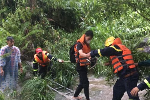 Quảng Nam: Kịp thời giải cứu 23 người mắc kẹt tại suối Tiên