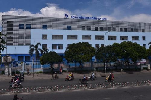 Hai sinh viên tử vong sau khi uống rượu không rõ nguồn gốc