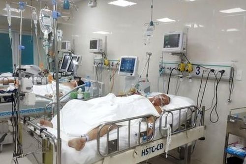 Uống rượu không rõ nguồn gốc, 2 sinh viên tử vong