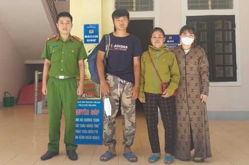 Công an giúp nam thanh niên tìm đường về nhà sau 10 năm lưu lạc