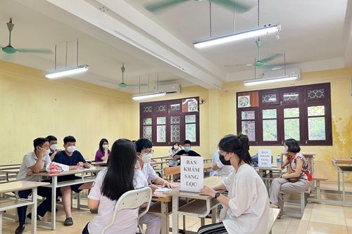 Hà Nội đẩy nhanh tiêm vắc xin phòng Covid-19 mũi 3 cho trẻ từ 12 đến 17 tuổi