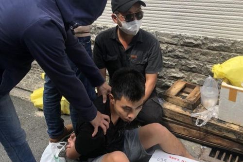 Phát hiện vụ cất giấu 8 bánh heroin trong thùng hàng quạt gió