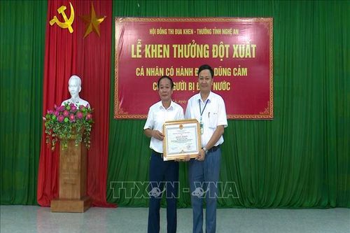 Cảm phục Bí thư phường quên mình cứu nhiều cháu nhỏ đuối nước