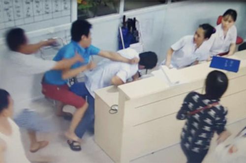 TP Hồ Chí Minh: Thêm một trường hợp bác sĩ bị người nhà bệnh nhân tấn công