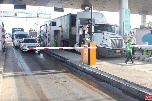 Chính phủ yêu cầu khắc phục ngay các bất cập thu phí không dừng