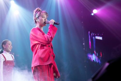 Giọng hát của Hari Won 'xuống cấp' thấy rõ hậu công khai bị liệt thần kinh nửa mặt