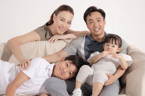 Khoảnh khắc ngọt ngào của gia đình Cường Đô La - Đàm Thu Trang