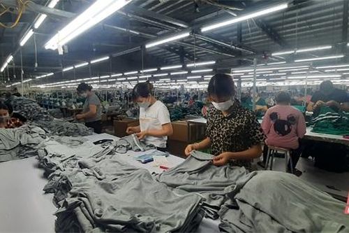 Khi nhà máy về làng