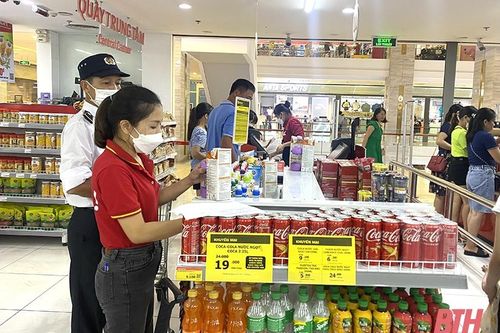 Giá xăng, dầu liên tục giảm, giá hàng hóa vẫn chưa 'hạ nhiệt'