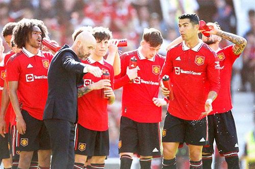 Ngoại hạng Anh khai diễn: Man Utd có cho Ronaldo ra sân?