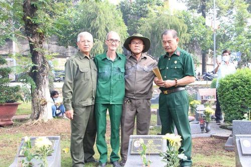 Nén hương thắp bạn