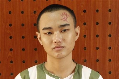 Khởi tố đối tượng rủ bạn chém đứt lìa bàn tay đối thủ