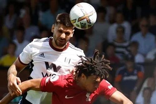 Aleksandar Mitrovic khiến Salah 'lu mờ' tại Craven Cottage
