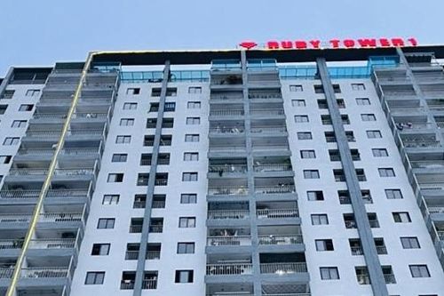 Cảnh sát PCCC giải cứu cô gái có ý định nhảy lầu tự tử