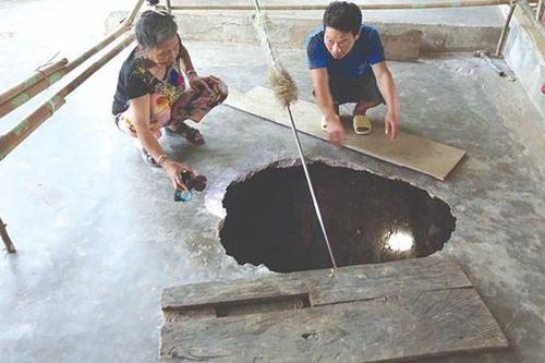 'Hố tử thần' rình rập người dân