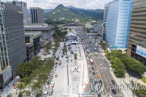 Hàn Quốc mở lại quảng trường Gwanghwamun nổi tiếng