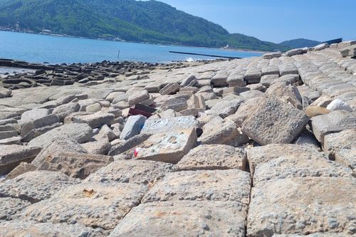 Kè biển sạt lở, hàng ngàn hộ dân ở Hà Tĩnh 'đứng ngồi không yên' trước mùa mưa bão